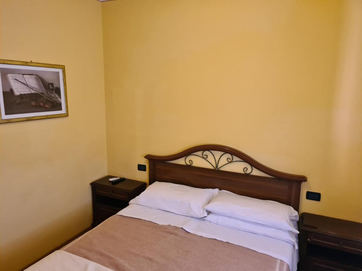 New Napoleonico Hotel Bondeno Bagian luar foto