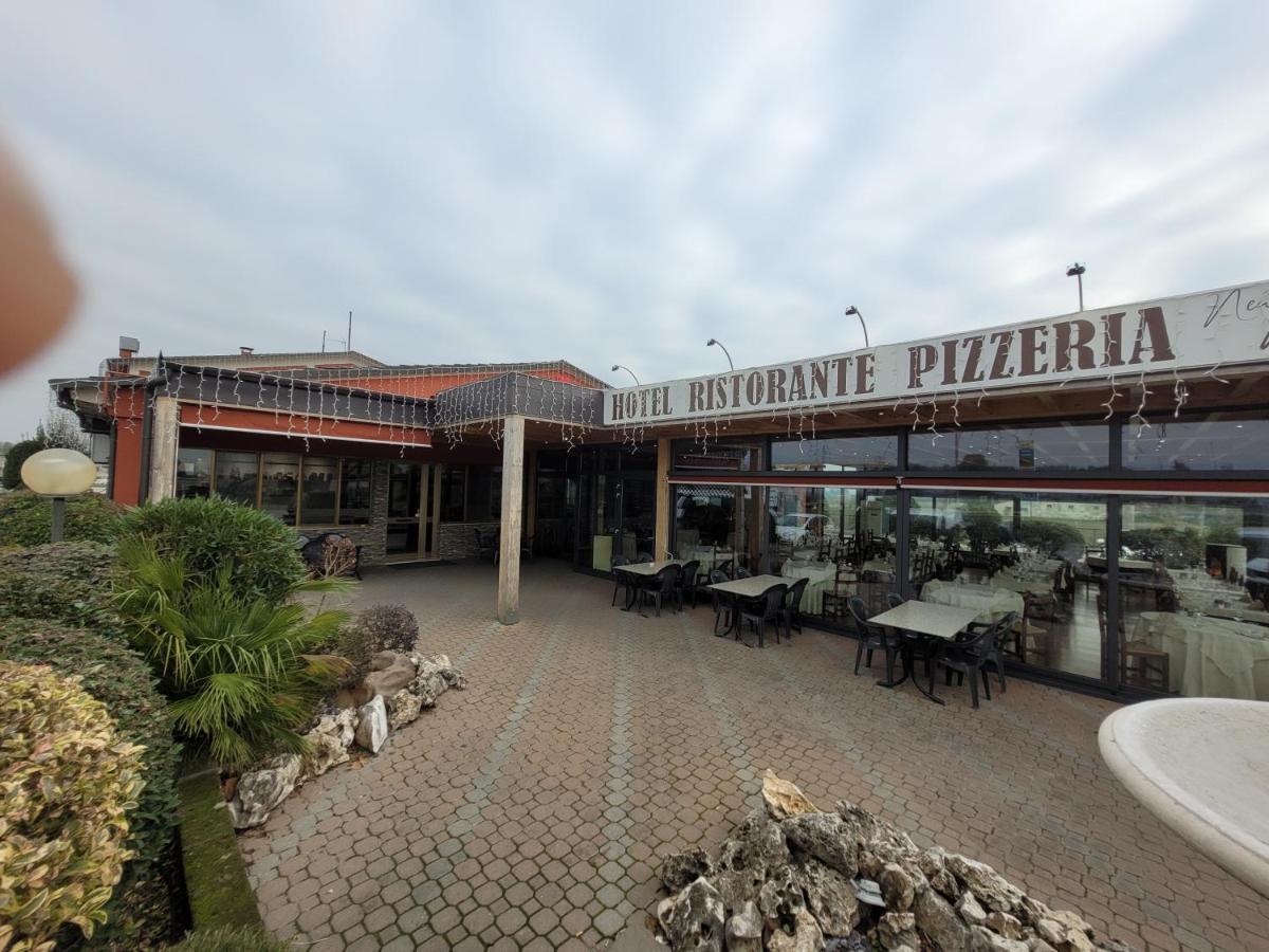 New Napoleonico Hotel Bondeno Bagian luar foto